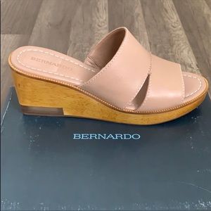 Bernardo Wooden /lucite wedges